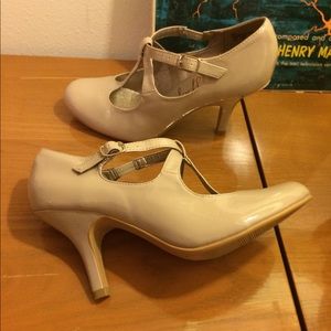 Jellypop patent leather 9 nude/ beige retro pumps